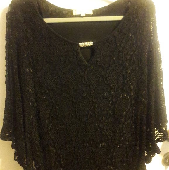 Black top - Picture 1 of 3